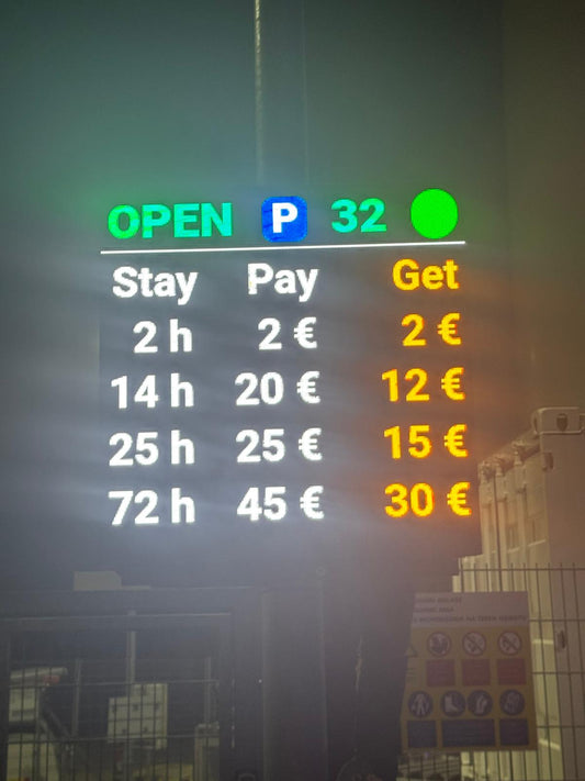 LED Displays mit API Schnittstellen für Parkplätze und Raststätten